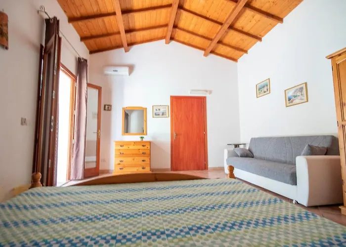 Is Cuccus Panzió Masainas